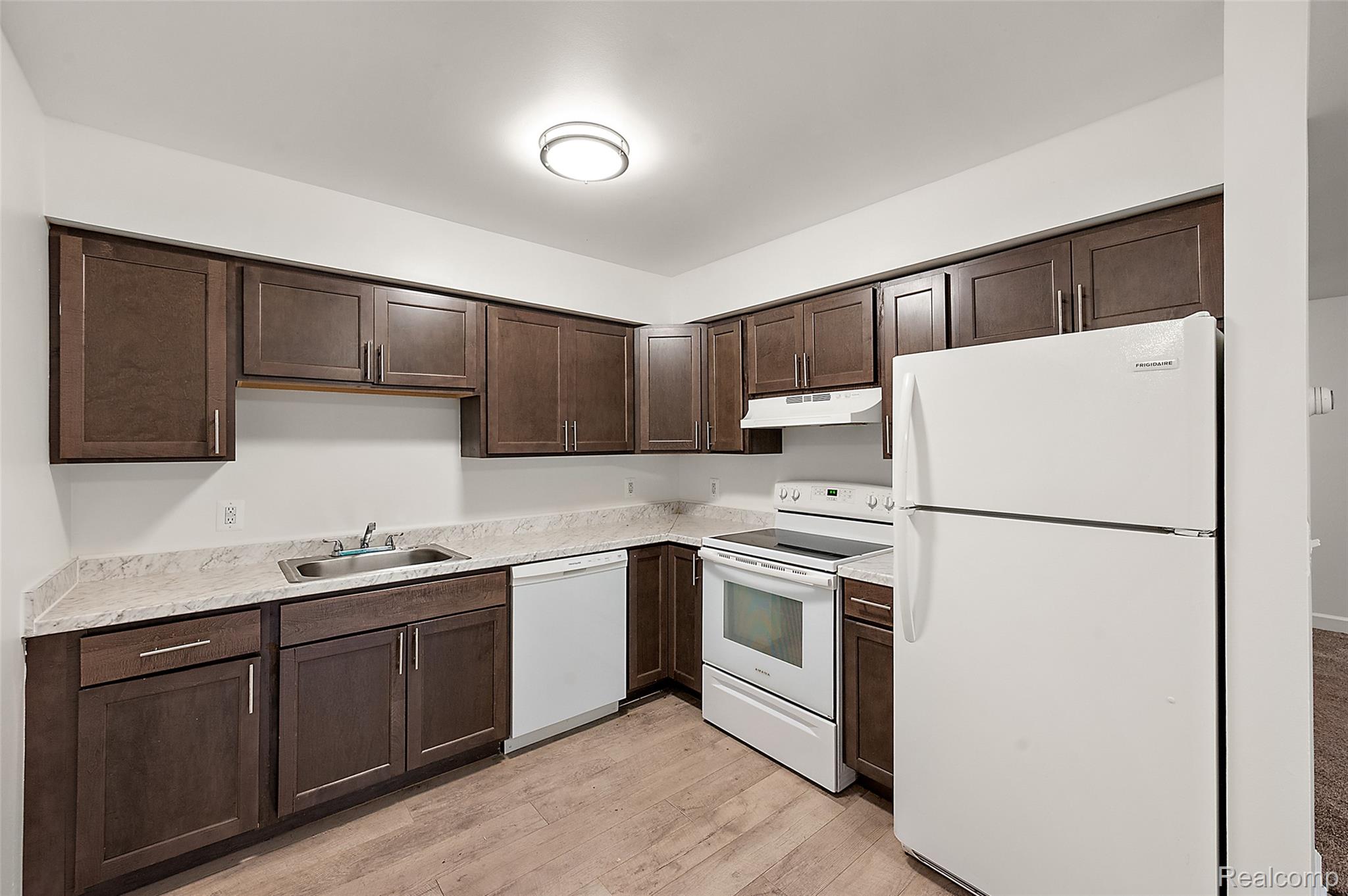 384 West Drahner Road, Unit C12 Oxford, MI 48371 - Photo 13 of 26 Upgraded Cabinets