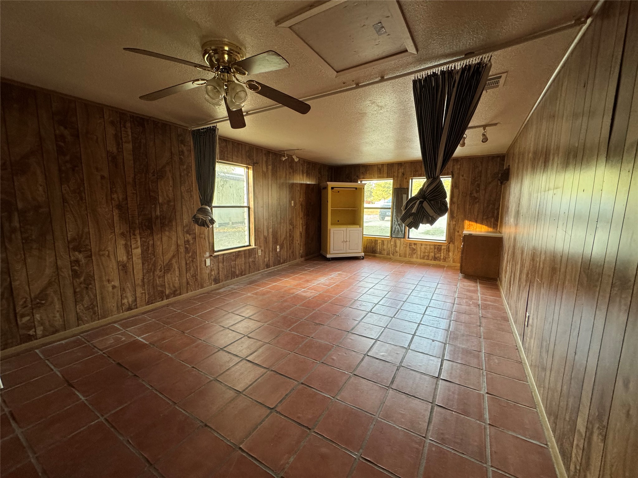163 Robinson Road Lockhart, TX 78644 - Photo 13 of 21 a view of a terrace with window