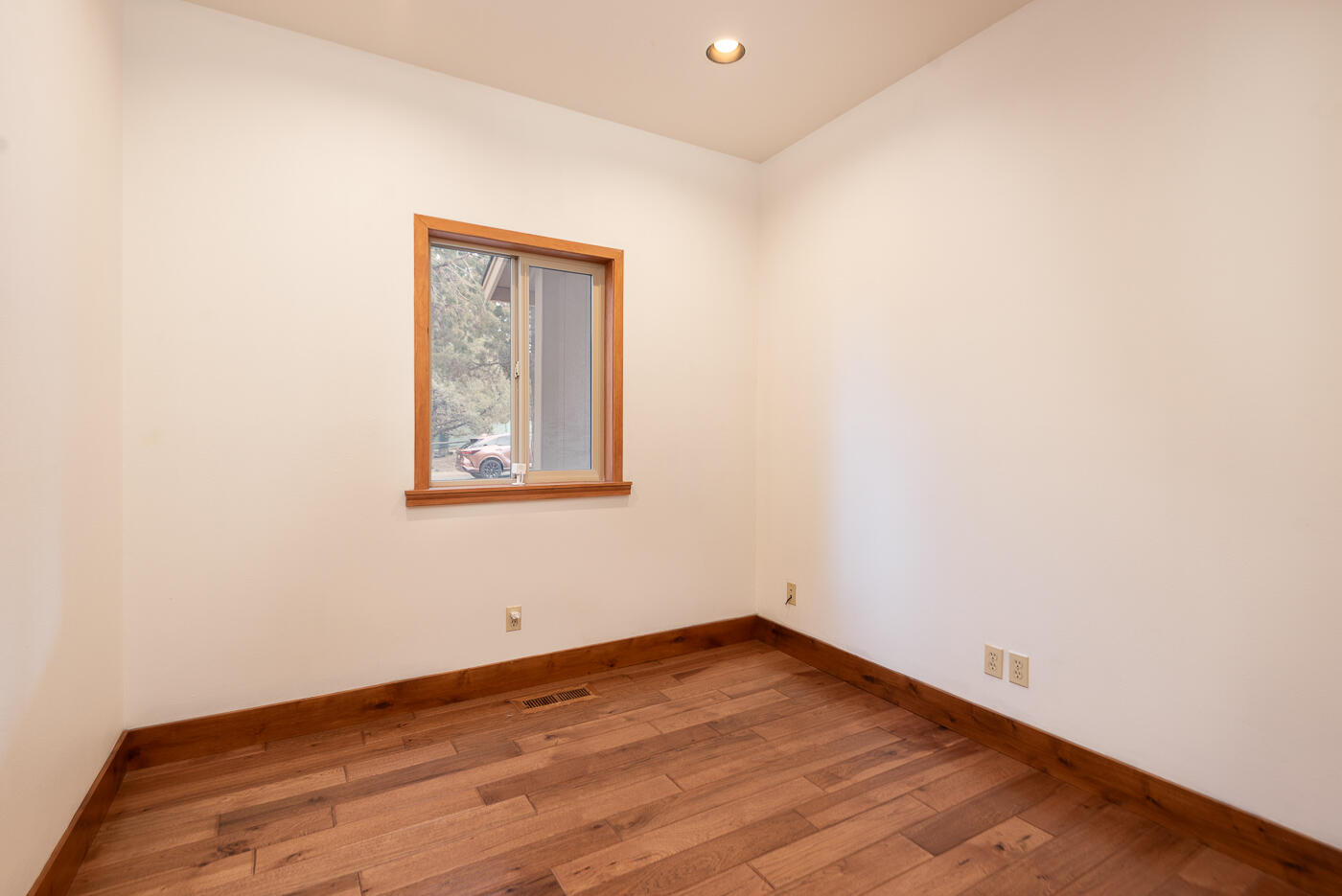 21037 Southwest Gift Road Bend, OR 97703 - Photo 31 of 39 Downstairs office