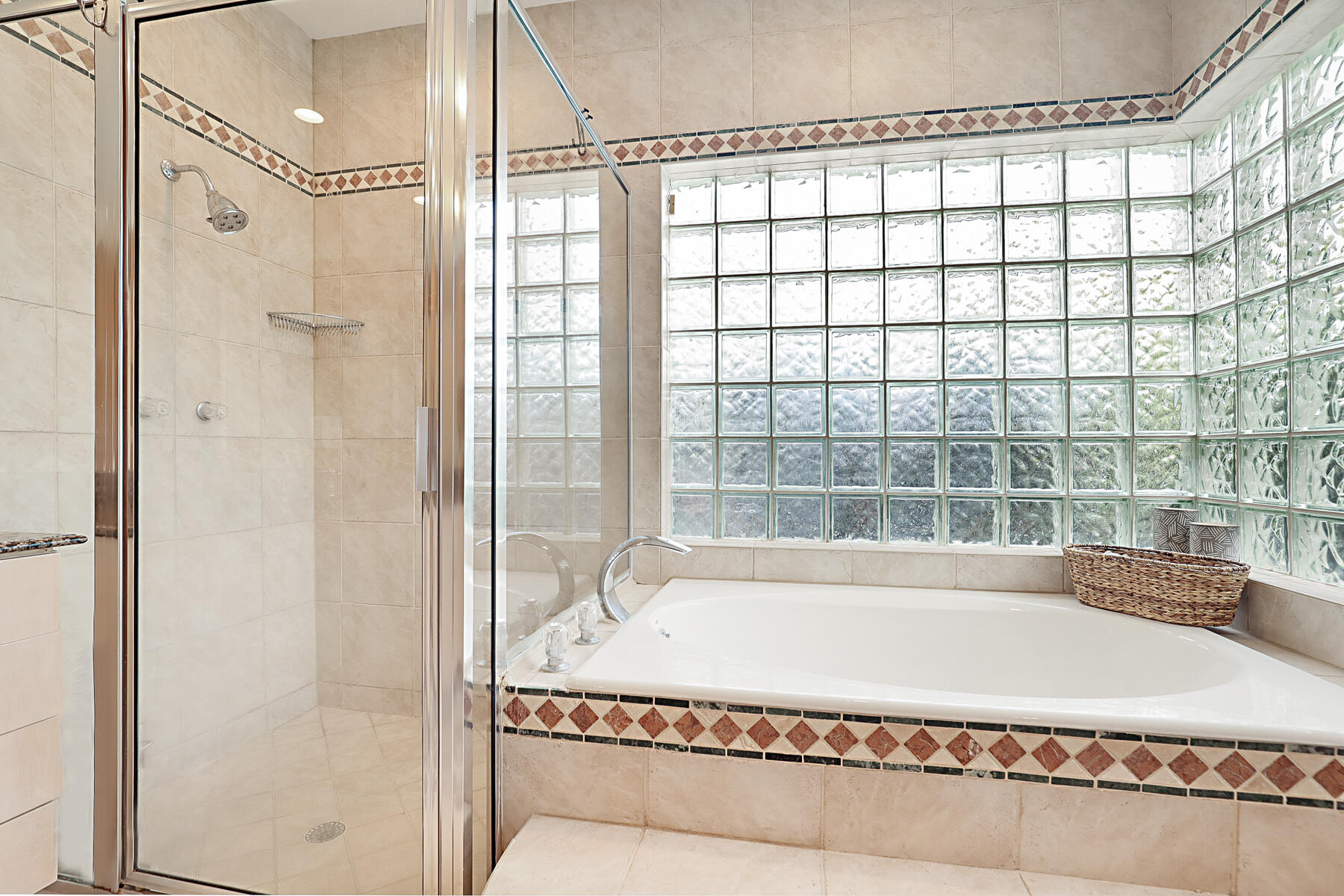 7279 Valencia Drive Boca Raton, FL 33433 - Photo 27 of 50 Spa Tub