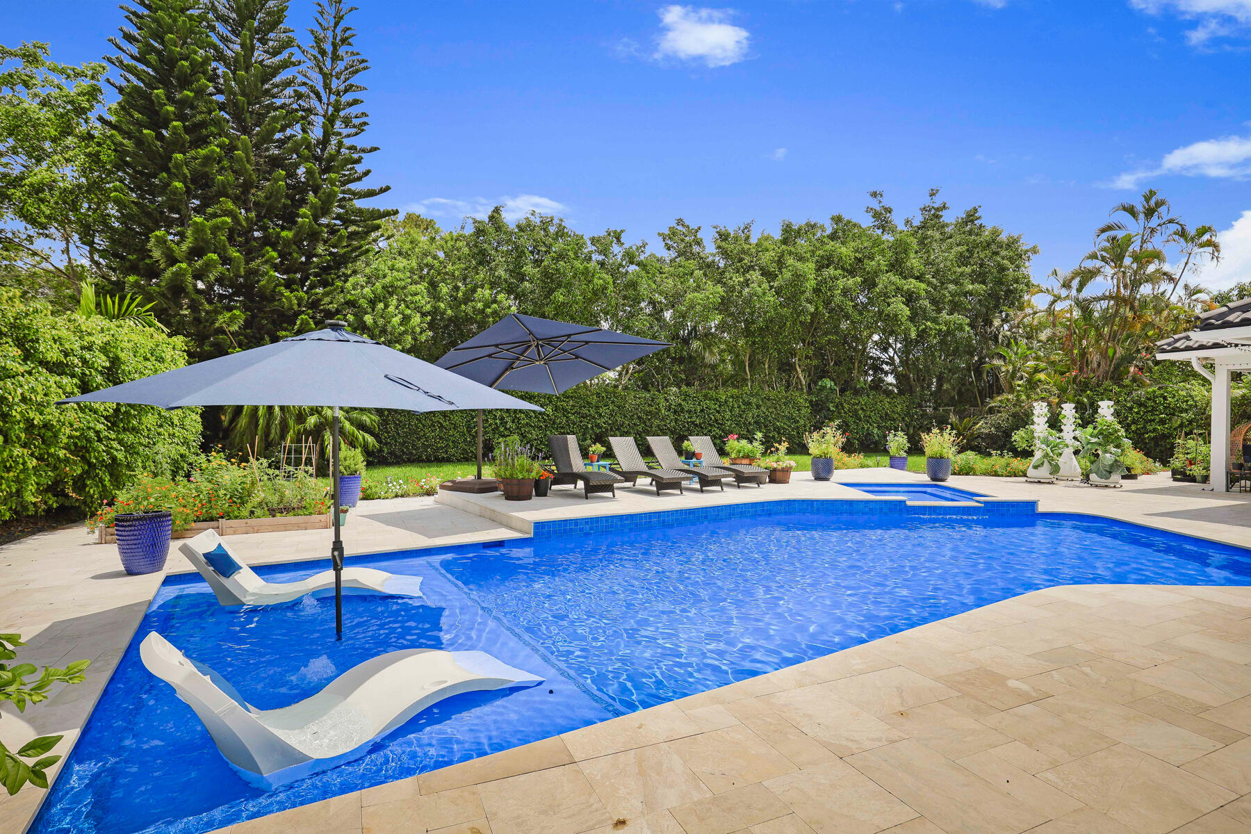 7279 Valencia Drive Boca Raton, FL 33433 - Photo 35 of 50 Lounge in the Pool