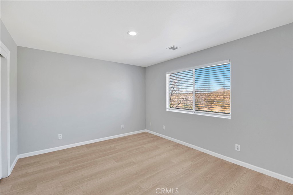 16731 Iwa Road Apple Valley, CA 92307 - Photo 35 of 70
