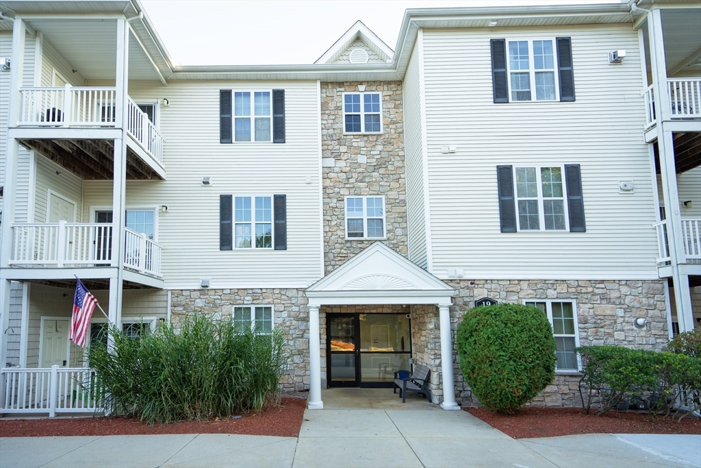 19 Hampshire Road, Unit 304 Methuen, MA 01844 - Photo 3 of 23