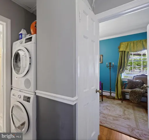 a view of a bedroom with washer and dryer