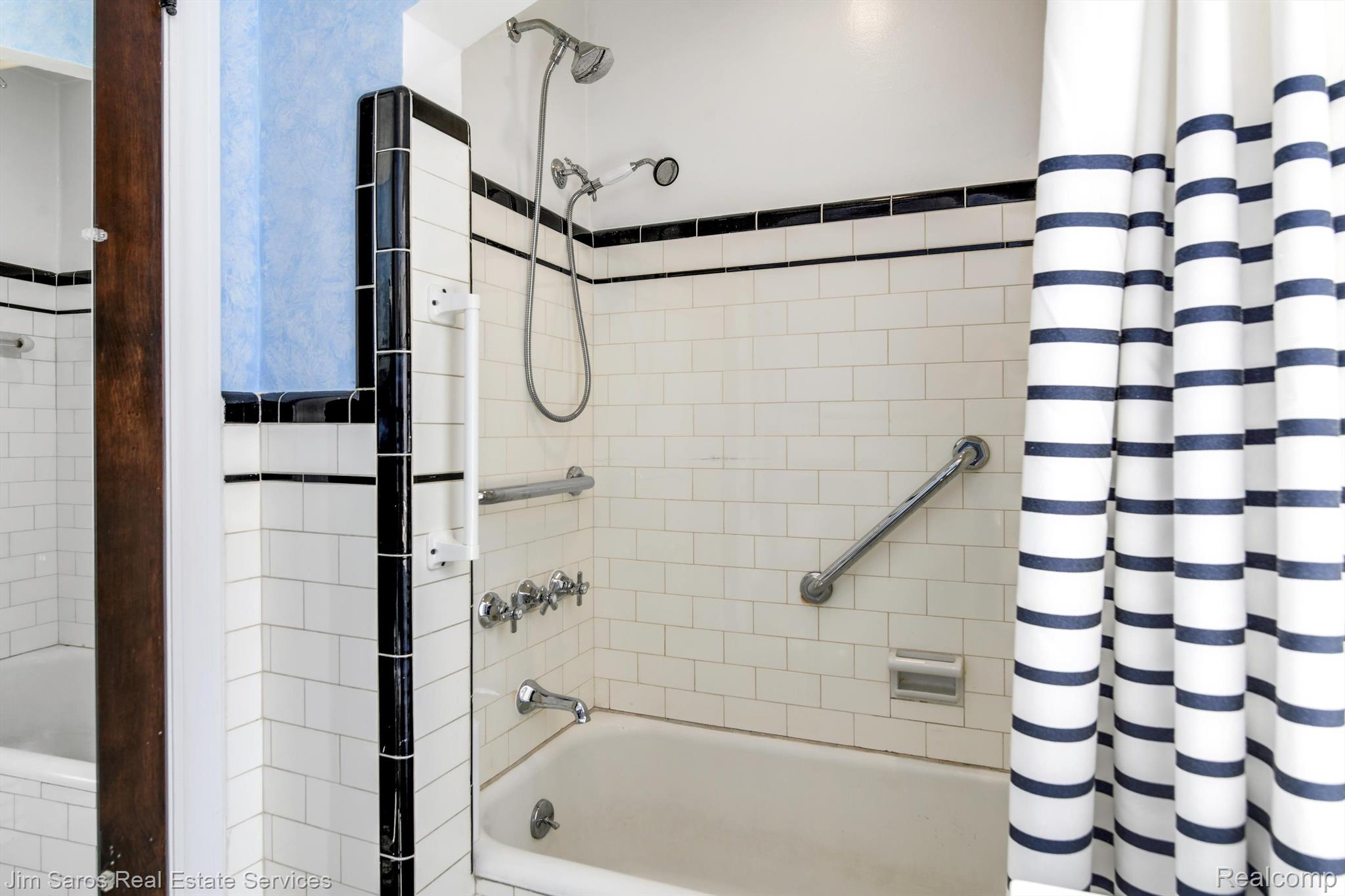 1444 Yorkshire Road Grosse Pointe, MI 48230 - Photo 15 of 23 Gallery Image 15