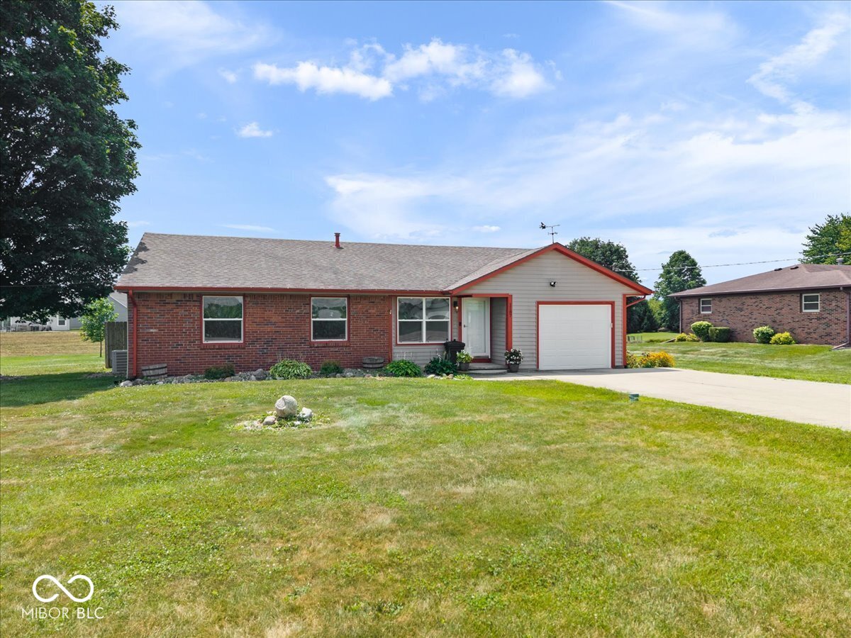 1187 East New Road Greenfield, IN 46140 - Photo 2 of 34 Gallery Image 2