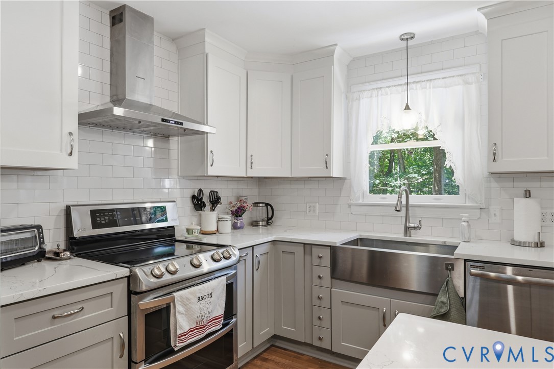12512 2nd Branch Road Chesterfield, VA 23838 - Photo 16 of 56 a kitchen with appliances cabinets and a sink