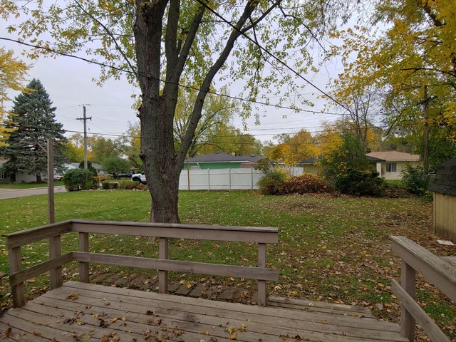 13 Wren Road Carpentersville, IL 60110 - Photo 11 of 11 a view of a garden with large trees