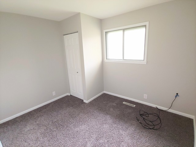 13 Wren Road Carpentersville, IL 60110 - Photo 6 of 11 a view of a room with window