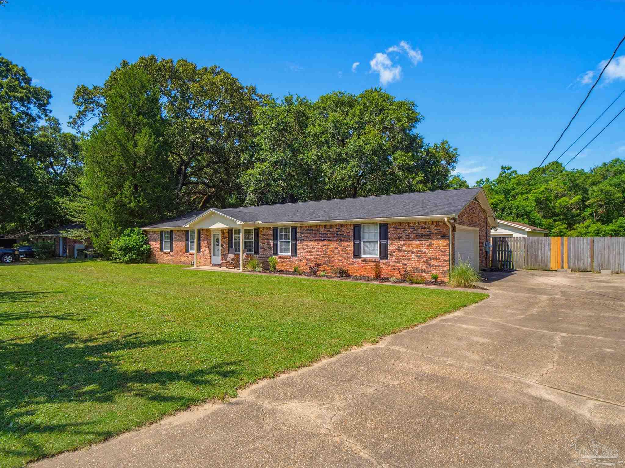 105 Beland Road Pensacola, FL 32534 - Photo 4 of 61