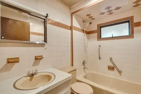 $1,525,000 | 30 Dudley Street, Cambridge, MA 02140