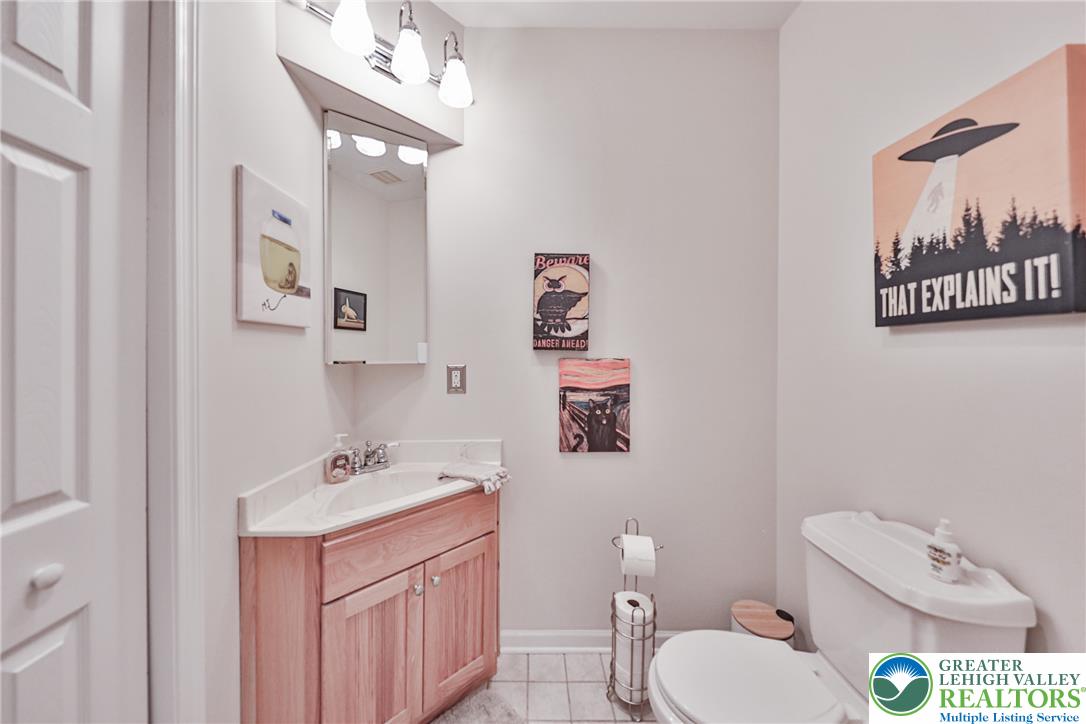 163 Muirfield Way Easton, PA 18042 - Photo 39 of 48 a bathroom with a toilet a sink and mirror