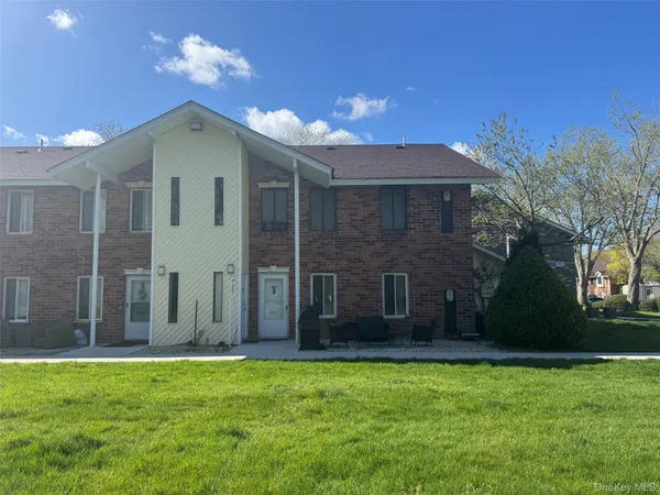 $175,000 | 18 Navajo Court, Unit 18, Coram, NY 11727