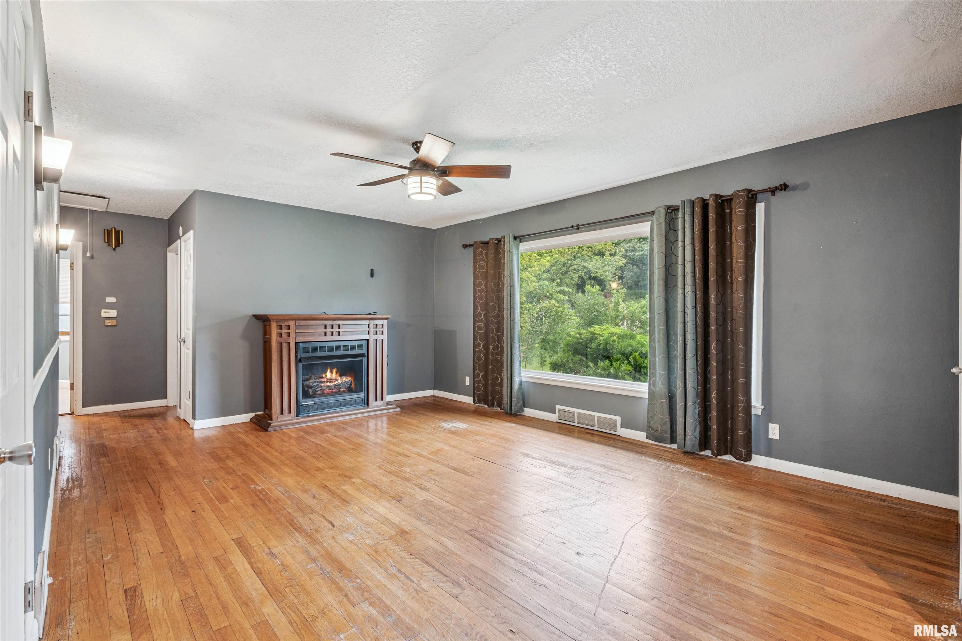 1704 Jersey Ridge Road Davenport, IA 52803 - Photo 3 of 25 Gallery Image 3