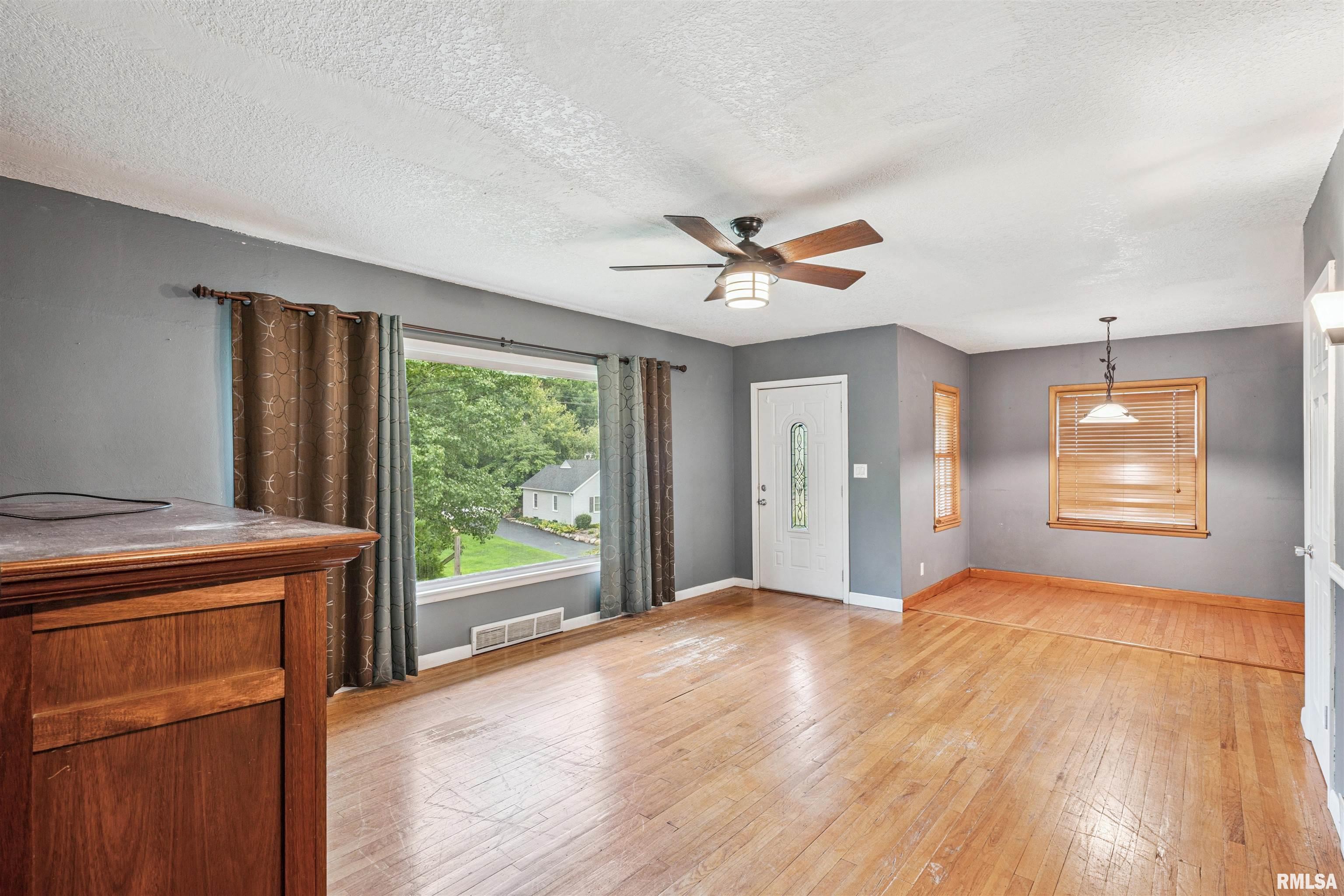 1704 Jersey Ridge Road Davenport, IA 52803 - Photo 4 of 25 Gallery Image 4