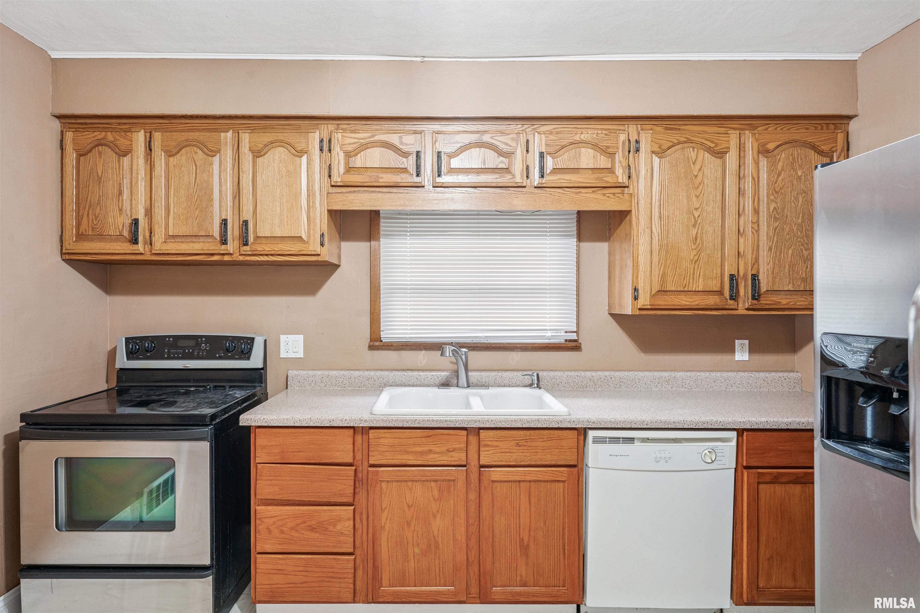 1704 Jersey Ridge Road Davenport, IA 52803 - Photo 7 of 25 Gallery Image 7