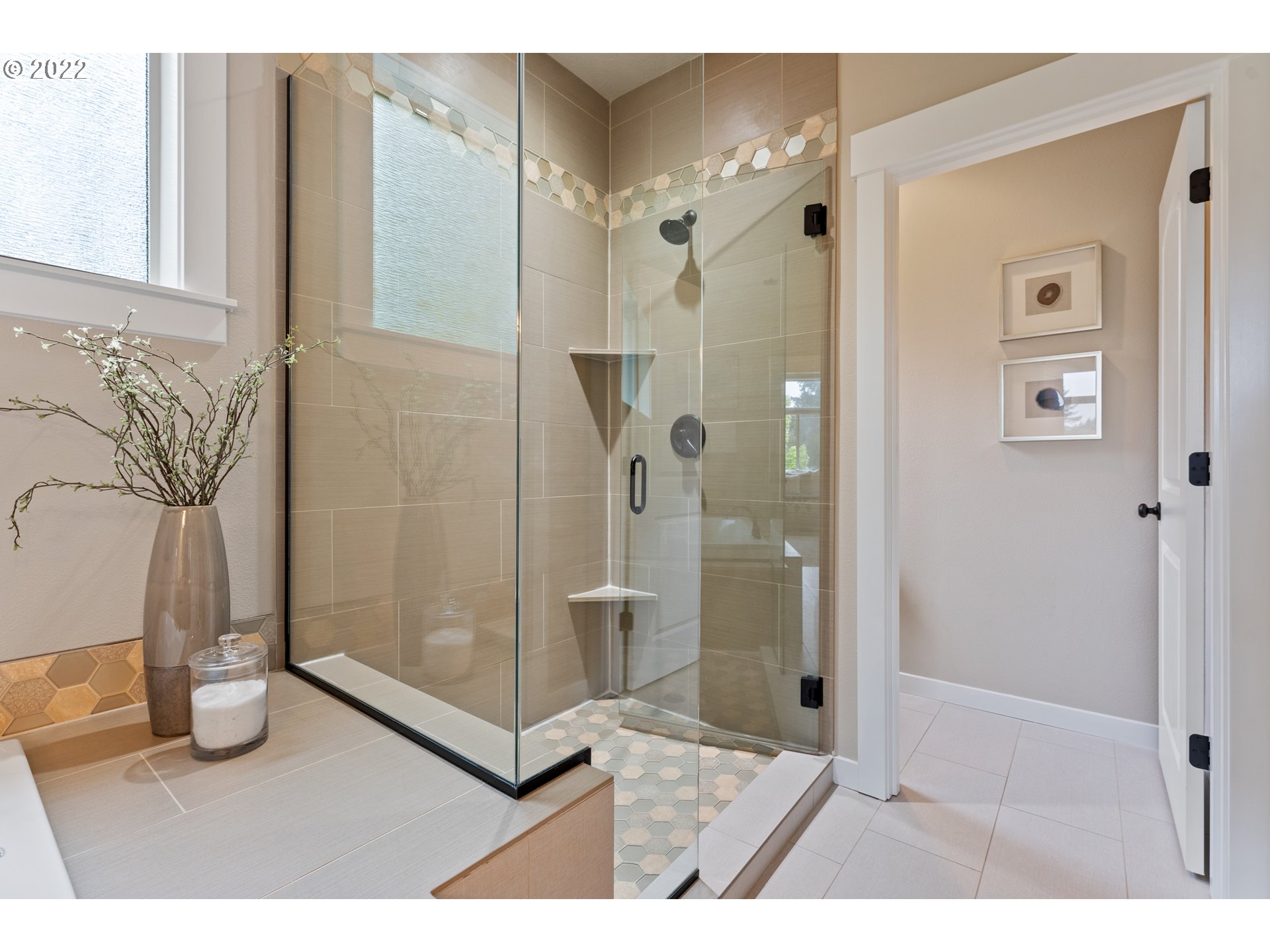 14026 Southwest 118th Court Tigard, OR 97224 - Photo 20 of 31 a bathroom with a shower