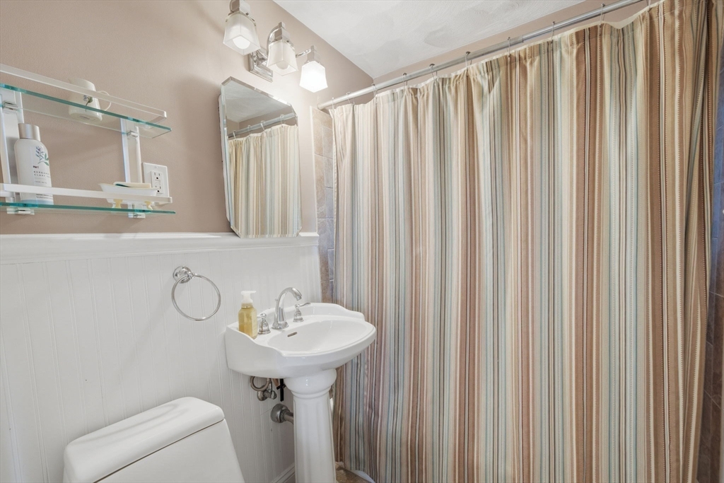 19 Indian Hill Road Woburn, MA 01801 - Photo 17 of 32