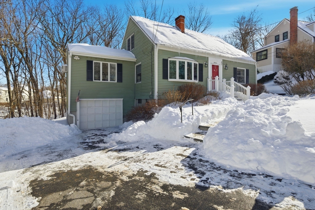 19 Indian Hill Road Woburn, MA 01801 - Photo 3 of 32