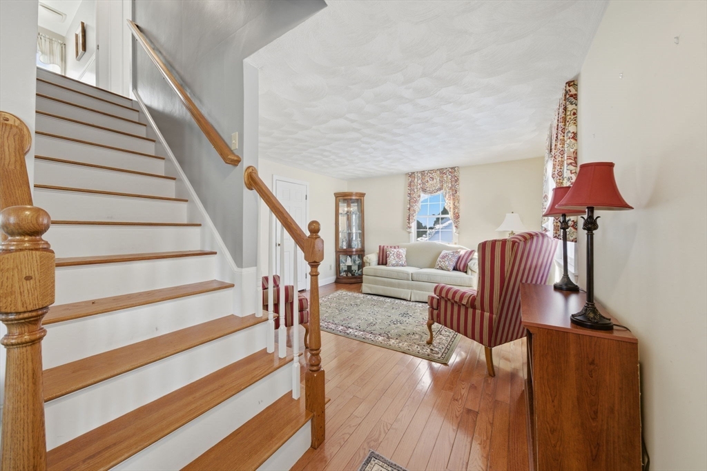 19 Indian Hill Road Woburn, MA 01801 - Photo 5 of 32