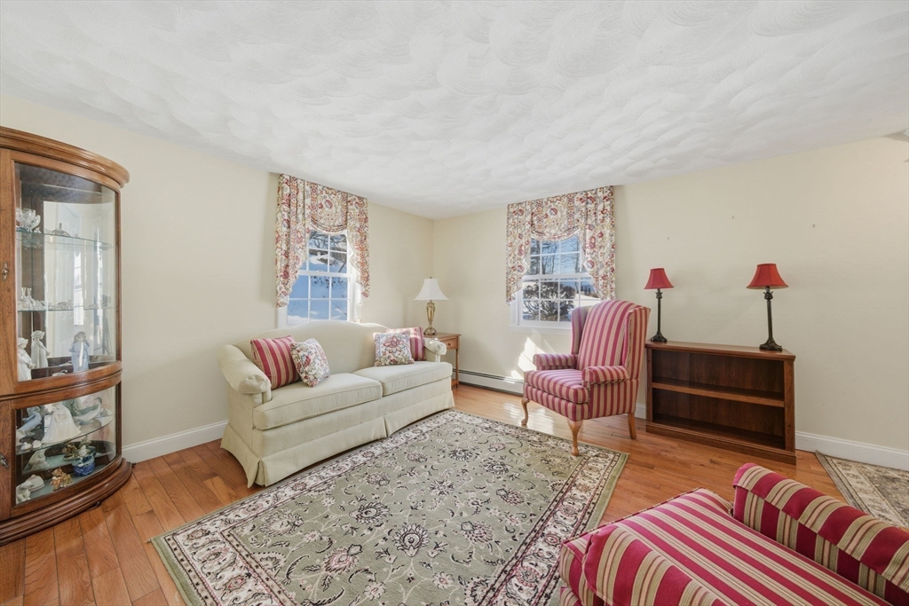 19 Indian Hill Road Woburn, MA 01801 - Photo 6 of 32