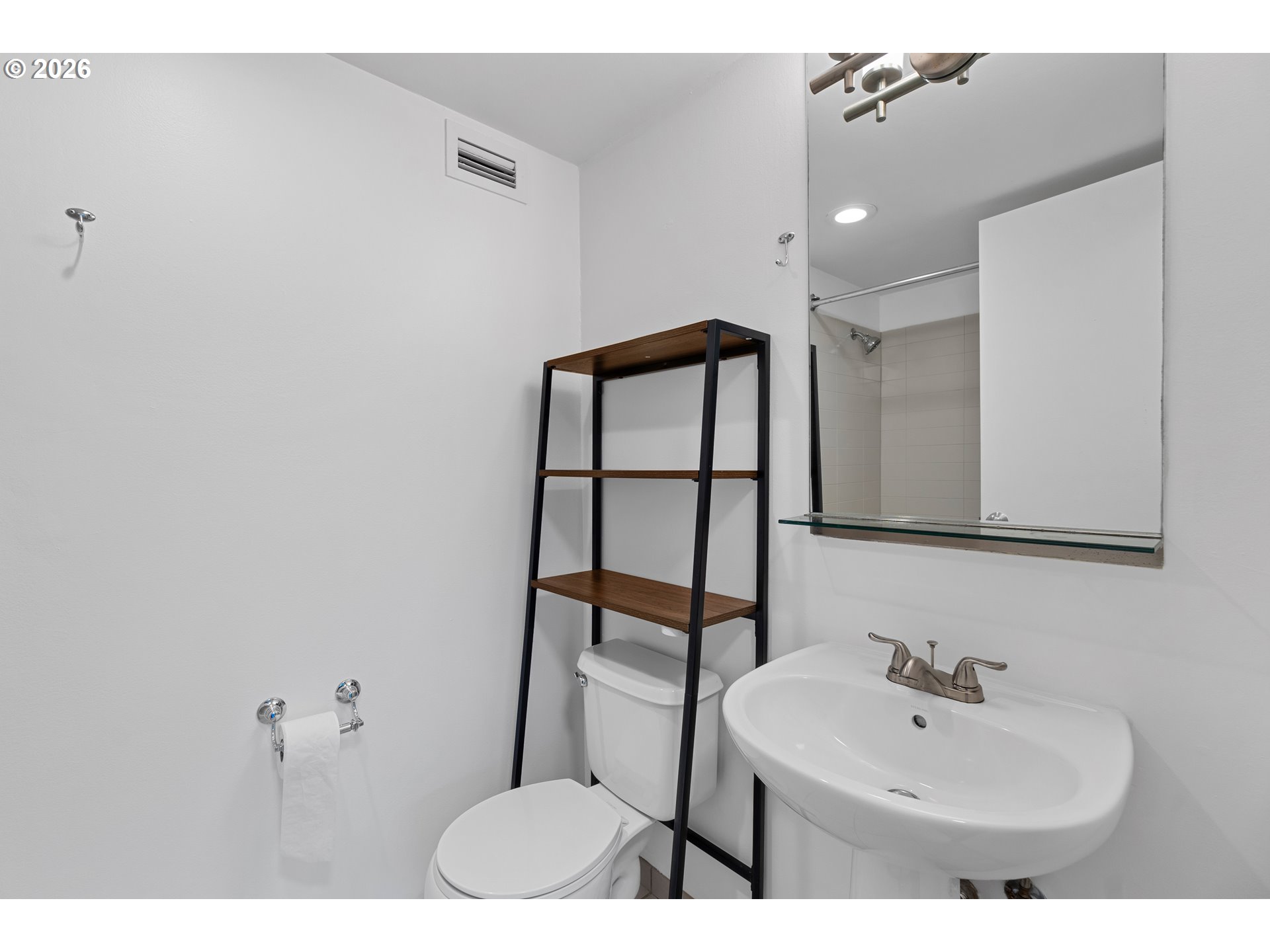 255 Southwest Harrison Street, Unit 15C Portland, OR 97201 - Photo 25 of 41 Bathroom