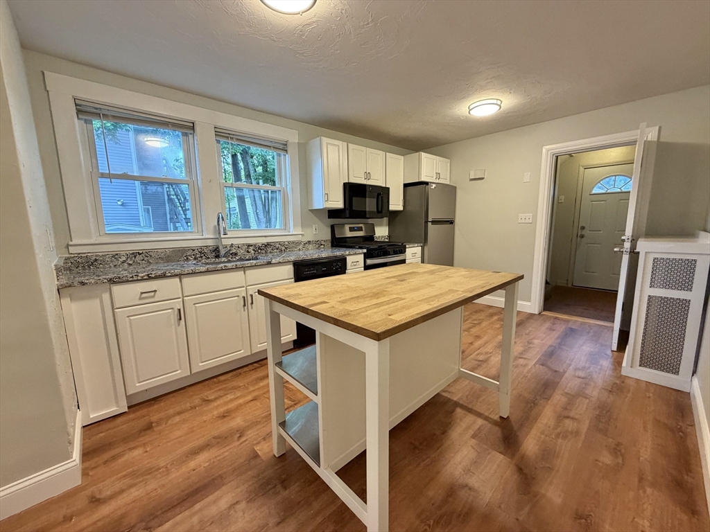 61 Newell Road, Unit 1 Newton, MA 02466 - Photo 3 of 27