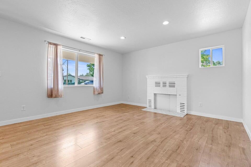49 Mace Road Medford, OR 97501 - Photo 5 of 22 5