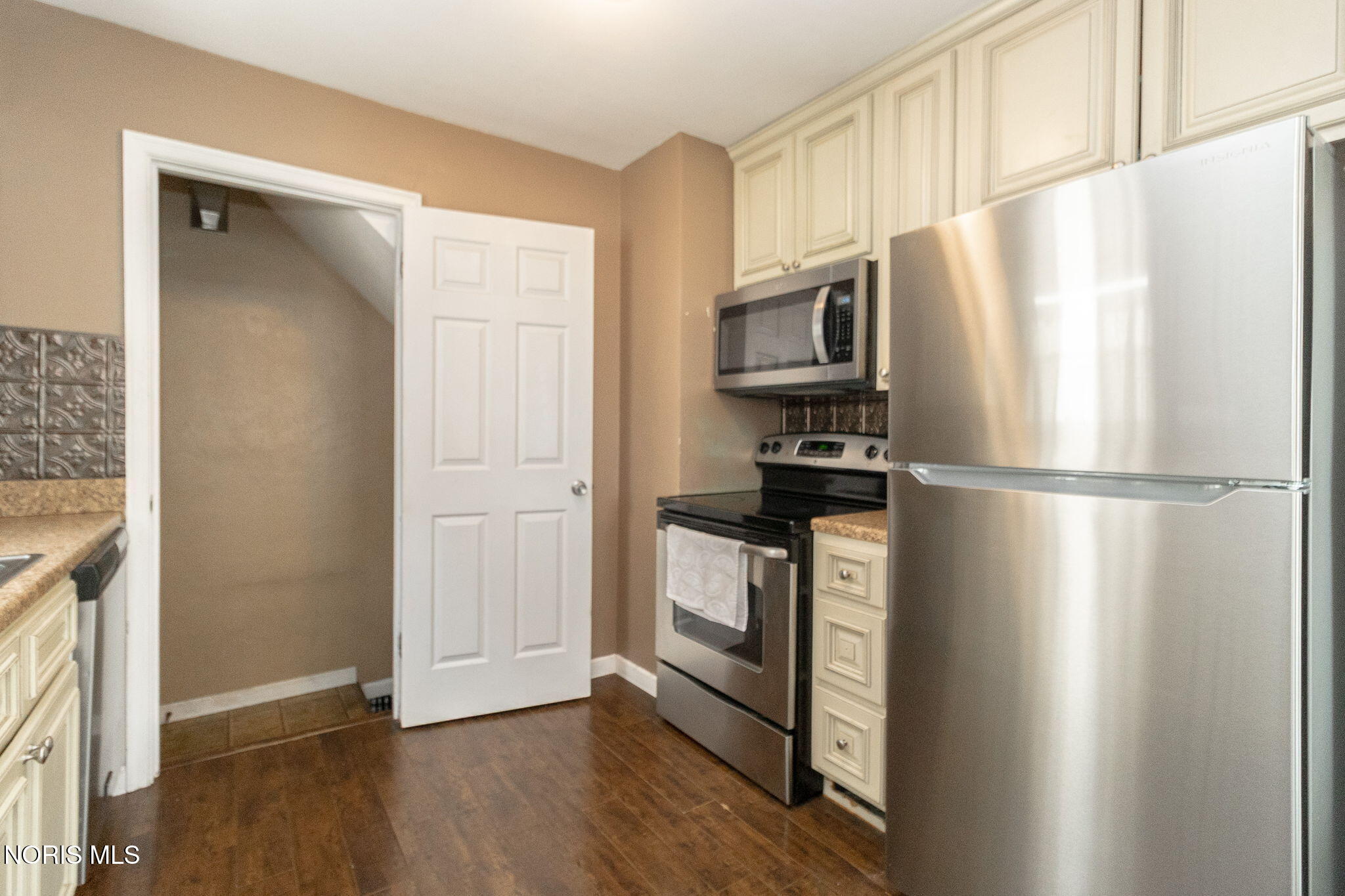 2641 Gracewood Road Toledo, OH 43613 - Photo 11 of 32 Gallery Image 11