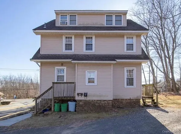 $2,600 | 502 West Nyack Road, Unit 1, West Nyack, NY 10994