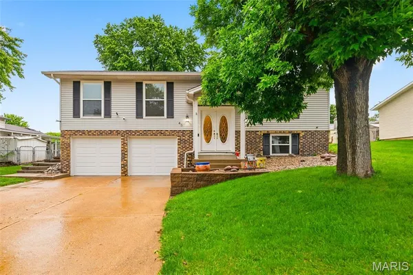 $310,000 | 43 Kimberly Lane, St. Peters, MO 63376