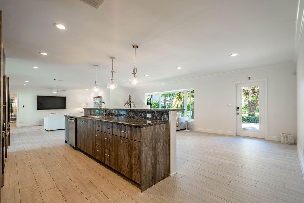 2401 Northeast 33rd Street Lighthouse Point, FL 33064 - Photo 11 of 45 DSC01051