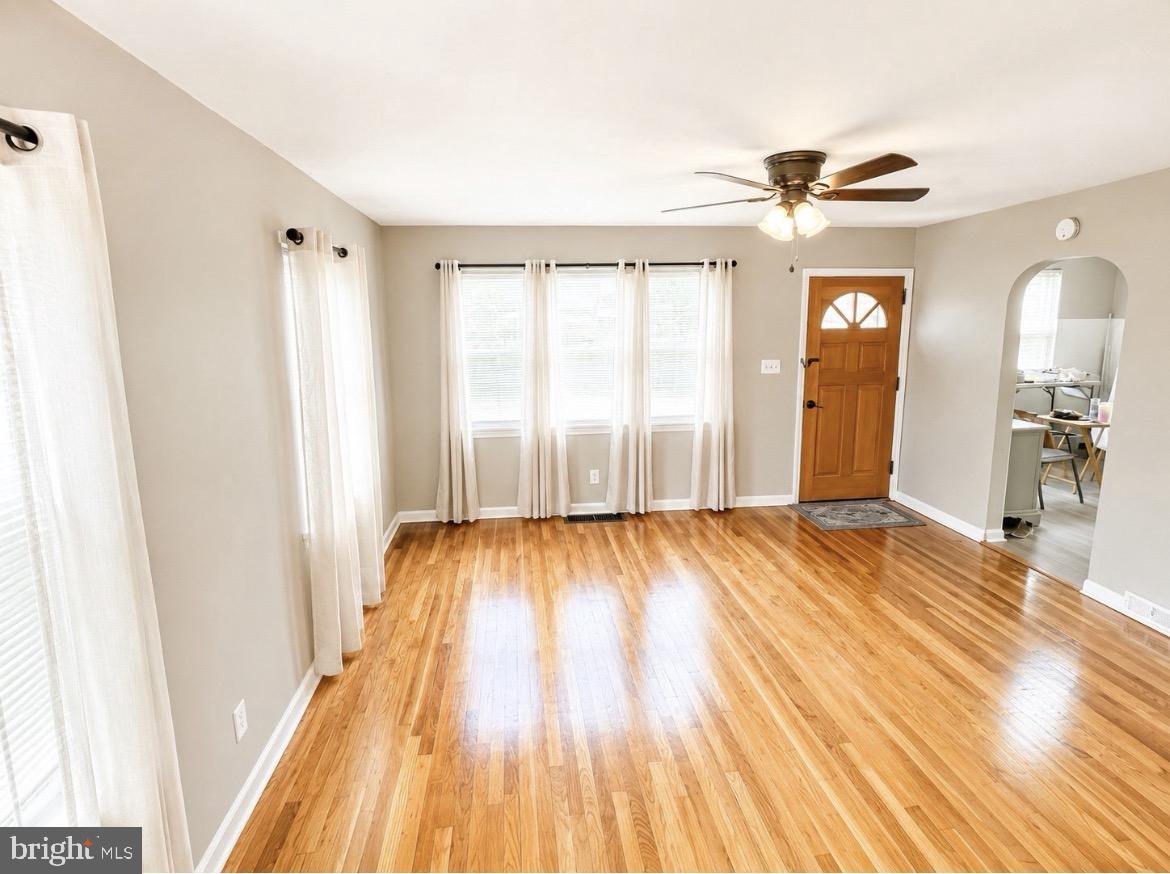 808 Delaware Avenue Riverside, NJ 08075 - Photo 3 of 13 Livingroom