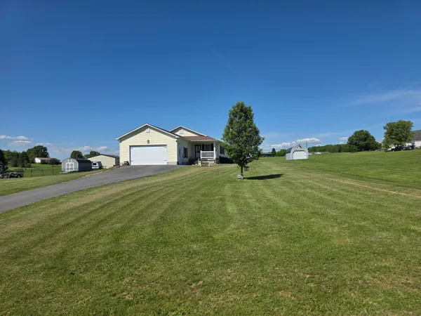 $379,000 | 294 Willow Bend Lane, Maxwelton, WV 24957