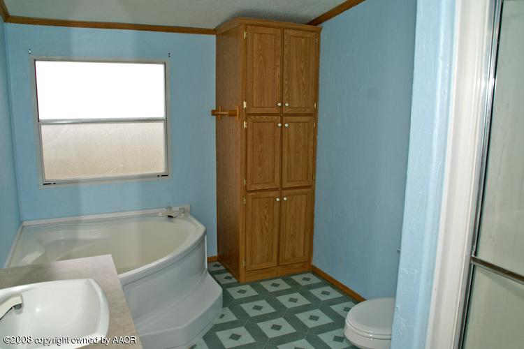 5816 Brickplant Road Amarillo, TX 79124 - Photo 8 of 20 Master Bathroom