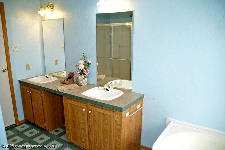5816 Brickplant Road Amarillo, TX 79124 - Photo 9 of 20 Master Bathroom2