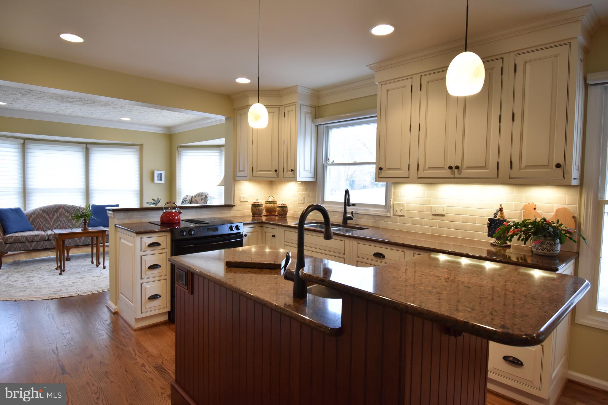 909 Metfield Road Towson, MD 21286 - Photo 4 of 50