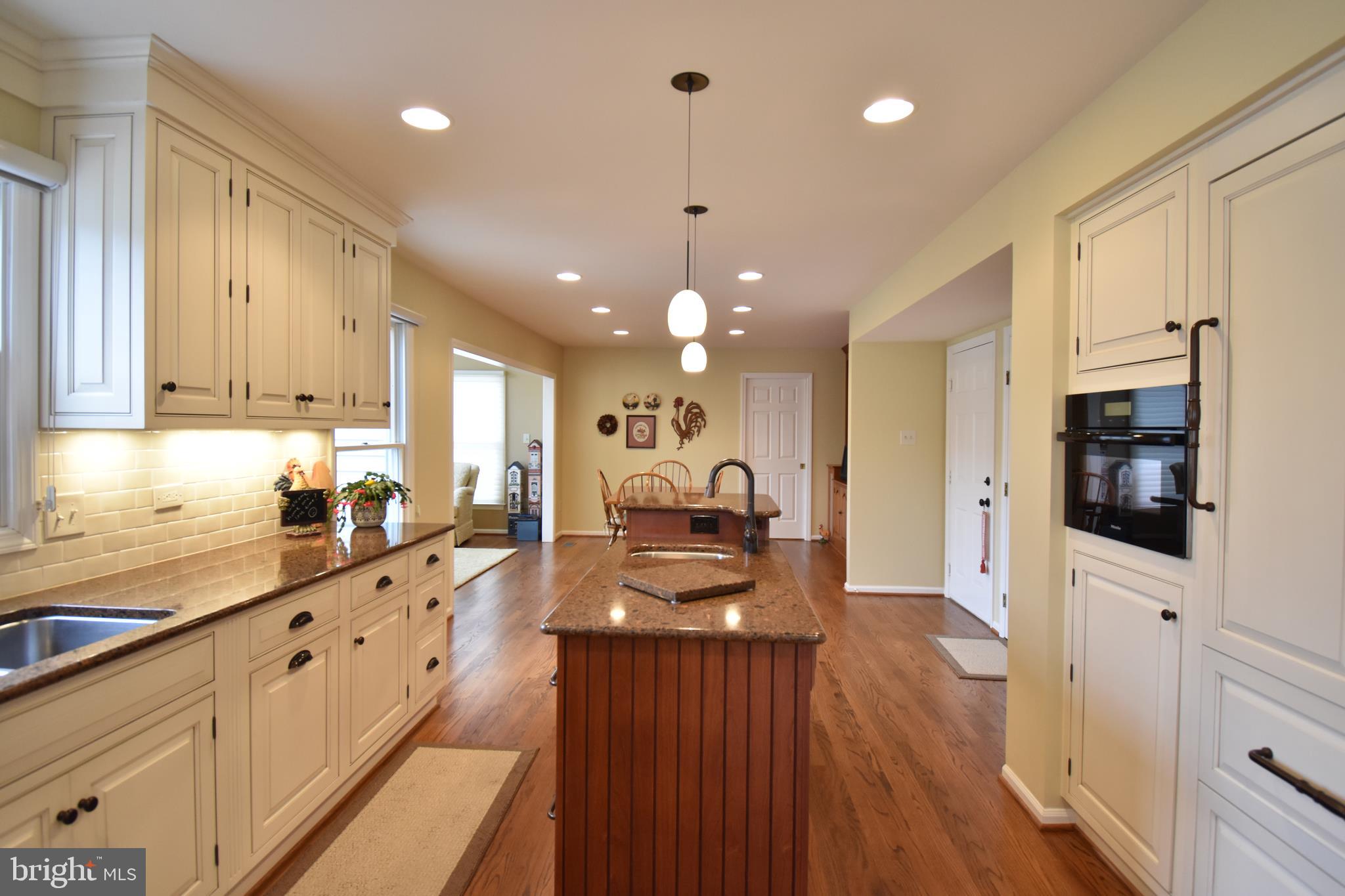 909 Metfield Road Towson, MD 21286 - Photo 5 of 50