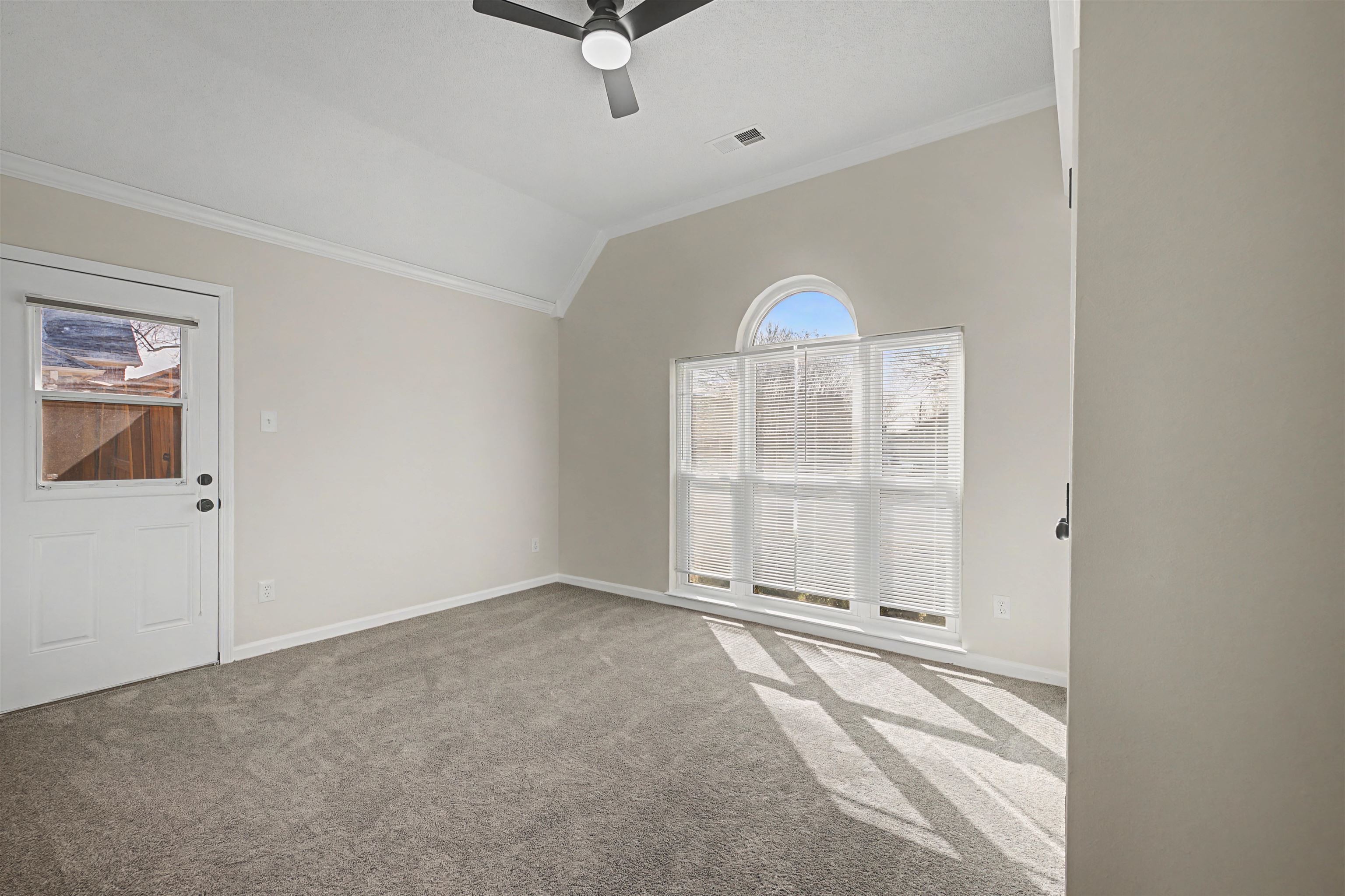 8208 Clinton Way Cove Memphis, TN 38018 - Photo 12 of 31 an empty room with windows