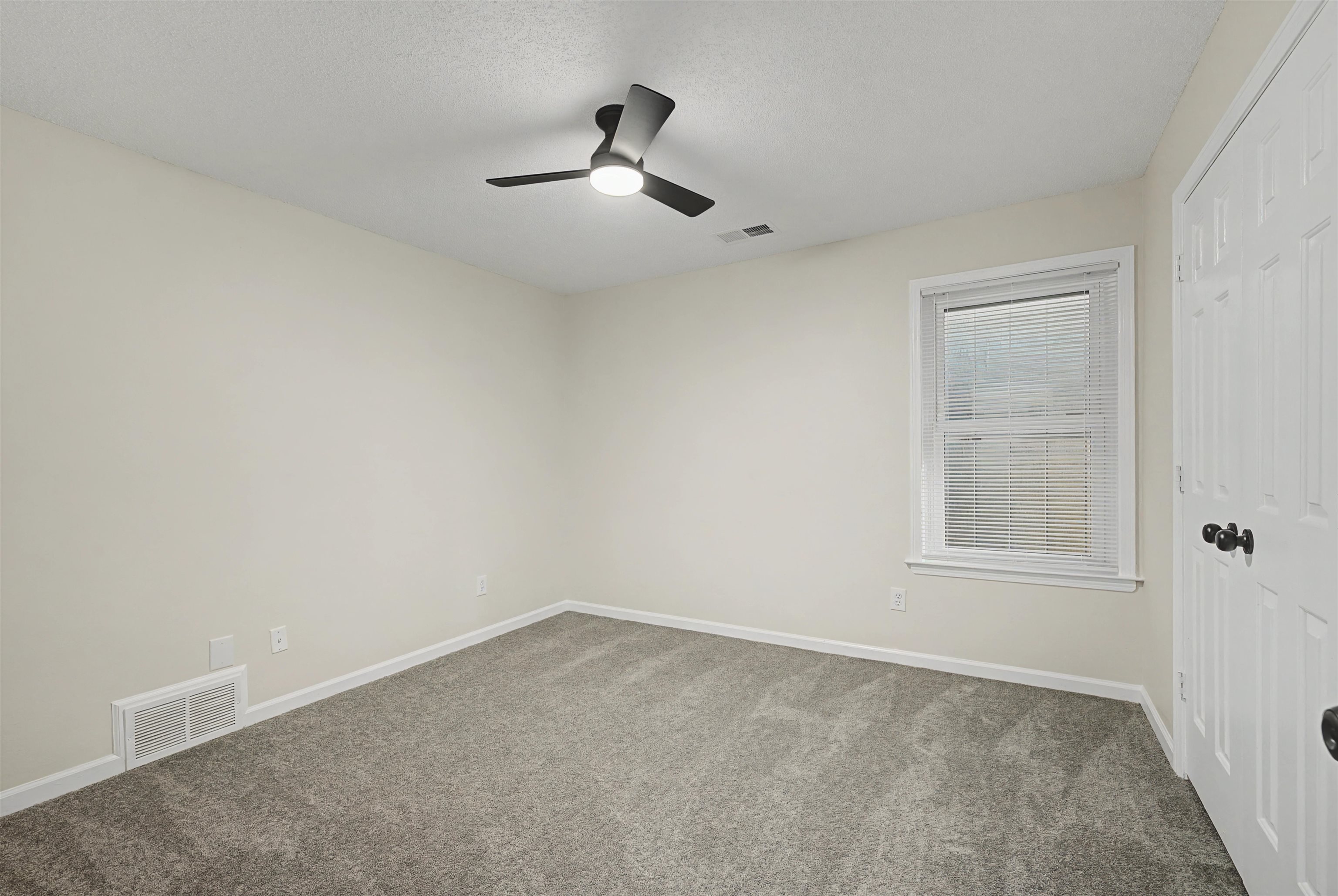8208 Clinton Way Cove Memphis, TN 38018 - Photo 13 of 31 an empty room with a window