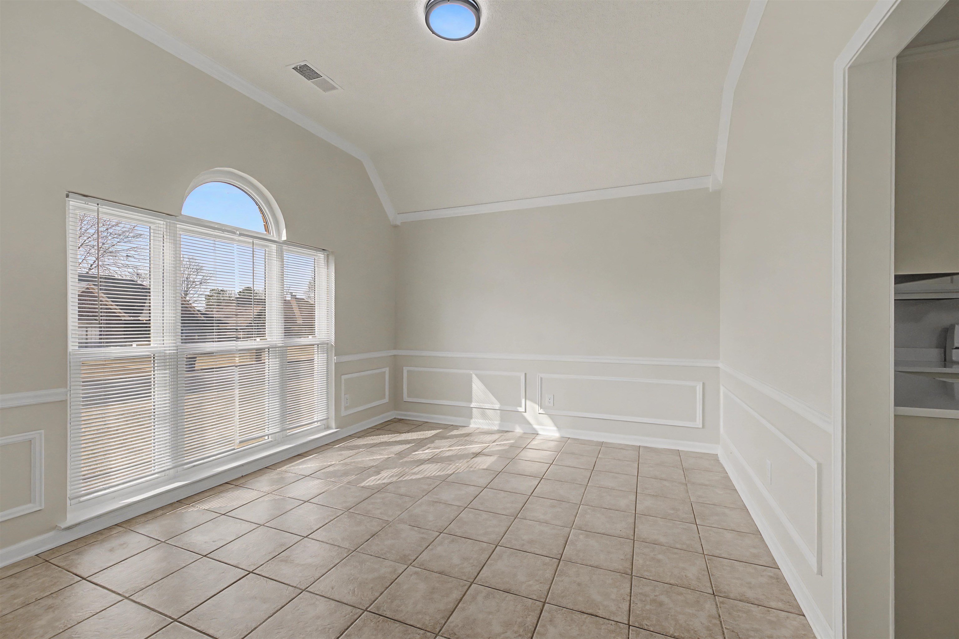 8208 Clinton Way Cove Memphis, TN 38018 - Photo 15 of 31 a view of an empty room with a window