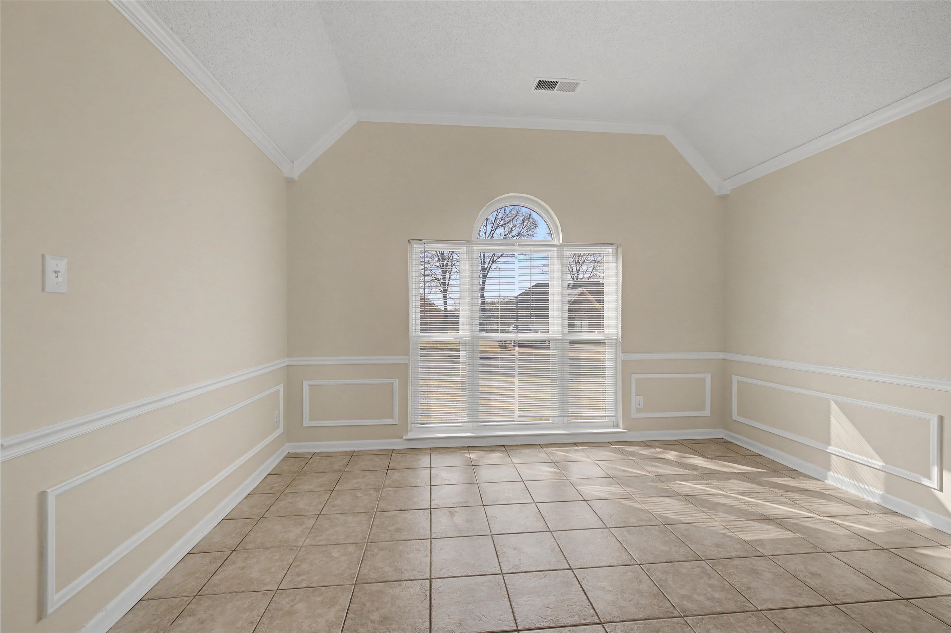 8208 Clinton Way Cove Memphis, TN 38018 - Photo 16 of 31 a view of an empty room with a window