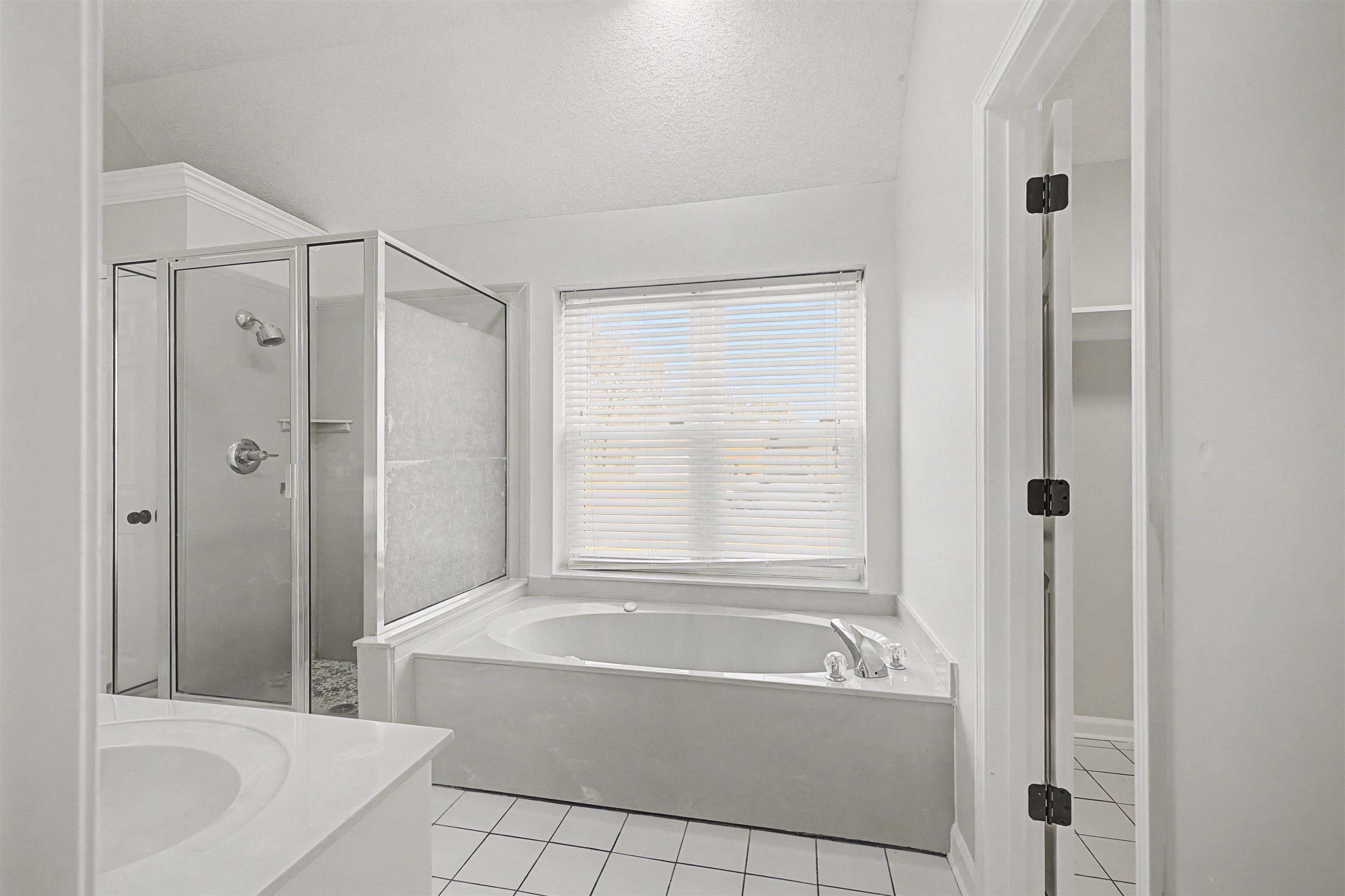 8208 Clinton Way Cove Memphis, TN 38018 - Photo 18 of 31 a bathroom with a tub shower and a sink