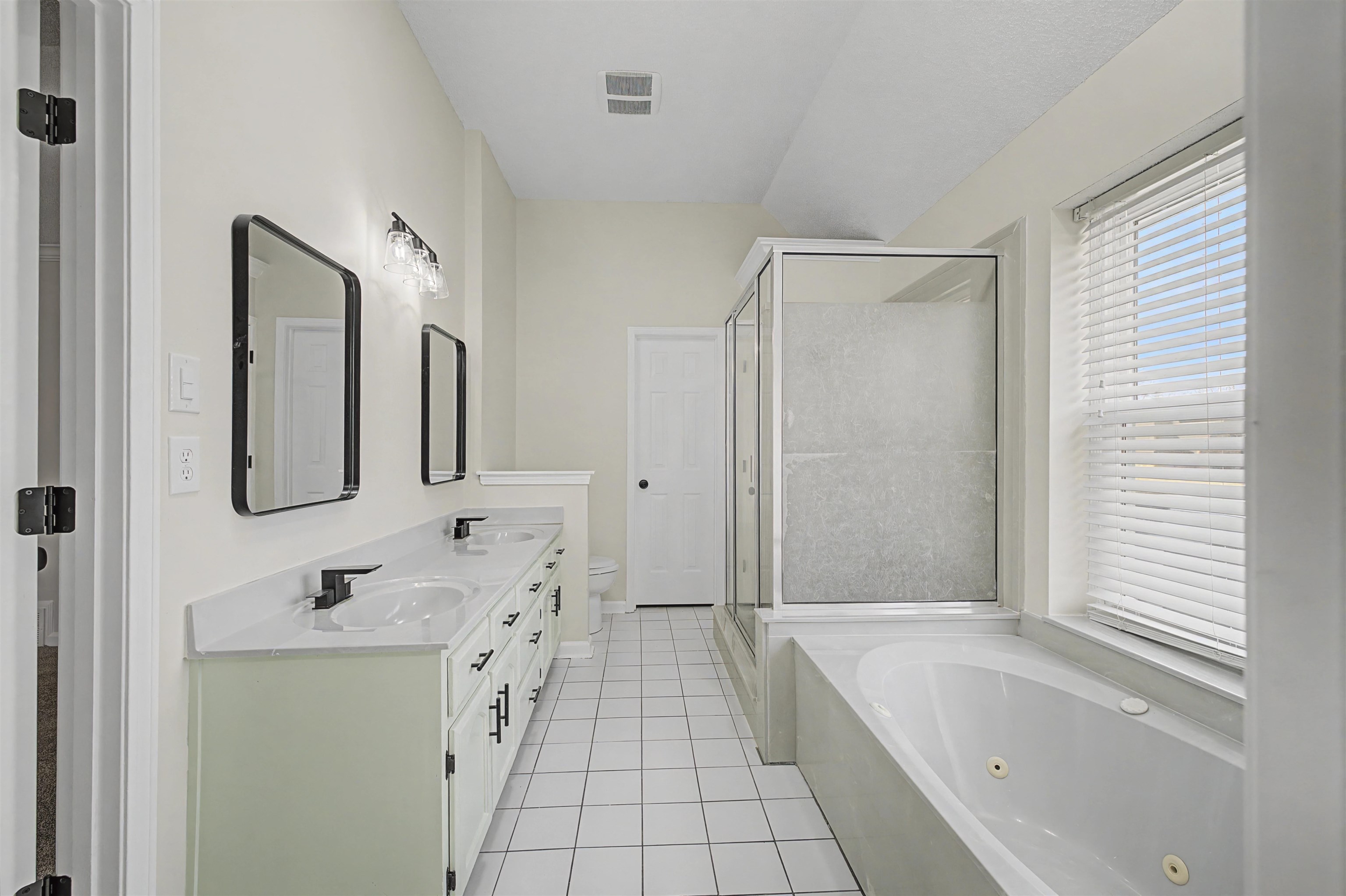 8208 Clinton Way Cove Memphis, TN 38018 - Photo 22 of 31 a bathroom with a tub sink and mirror