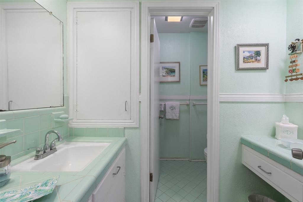 13828 Hillcrest Road Dallas, TX 75240 - Photo 26 of 34 Secondary Bathroom for Bedrooms 2 and 3.