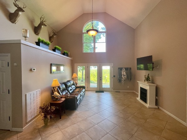 460 Mate Allen Road Gainesboro, TN 38562 - Photo 15 of 49 a living room with furniture a fireplace and a flat screen tv