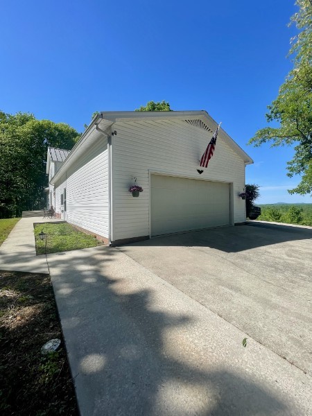 460 Mate Allen Road Gainesboro, TN 38562 - Photo 3 of 49 a view of a house with a yard