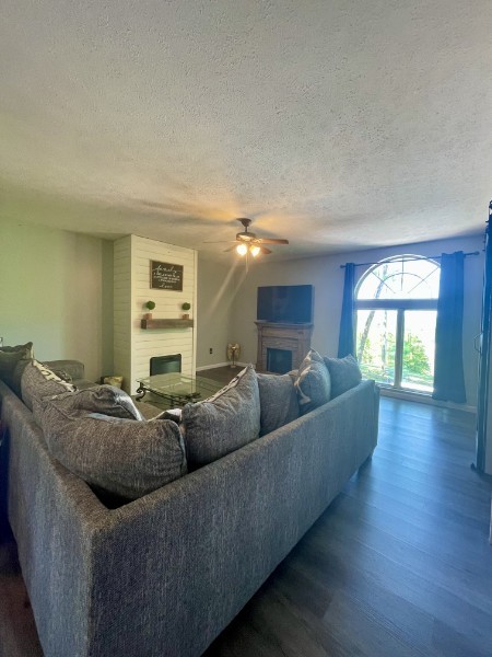 460 Mate Allen Road Gainesboro, TN 38562 - Photo 32 of 49 a living room with furniture and a wooden floor