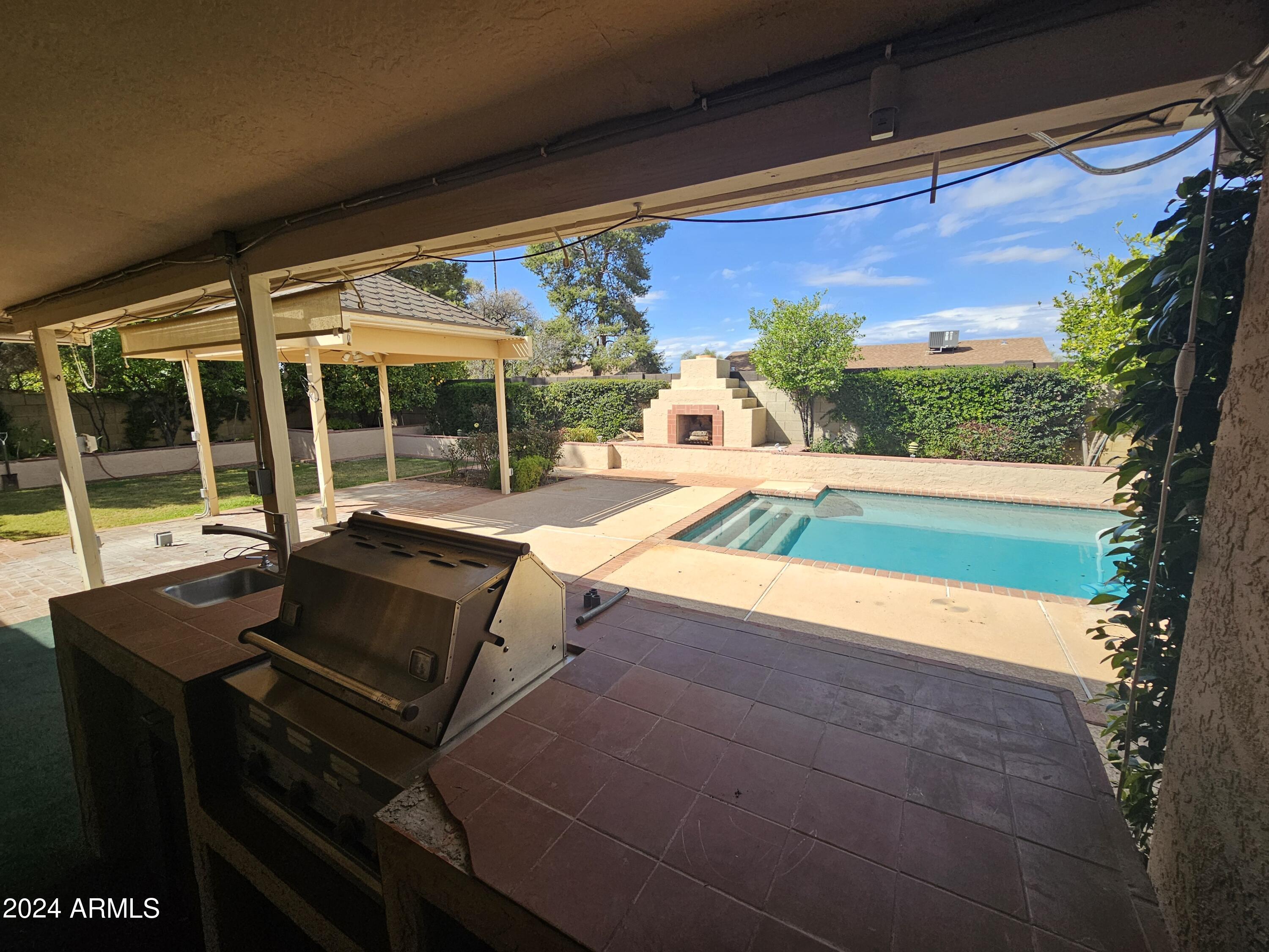 948 East Grandview Road Phoenix, AZ 85022 - Photo 29 of 43 a view of a patio with a table and chairs