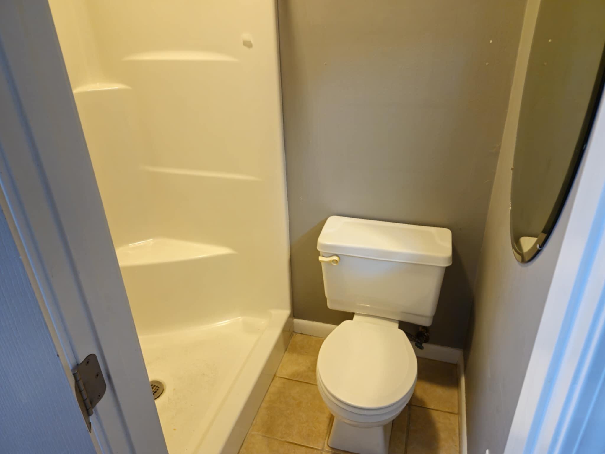101 Blaylock Street Crestview, FL 32539 - Photo 19 of 21 Mother In Law Suite Bathroom